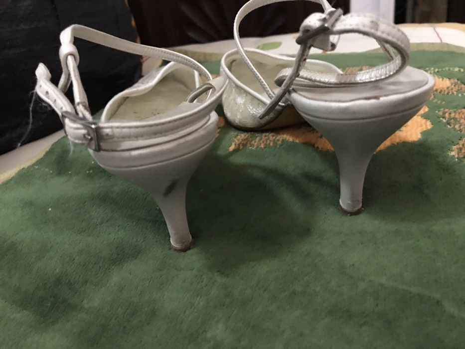 Sapatos de noiva rendados