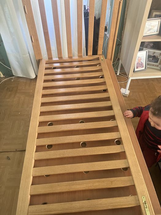 Berço de bebe castanho