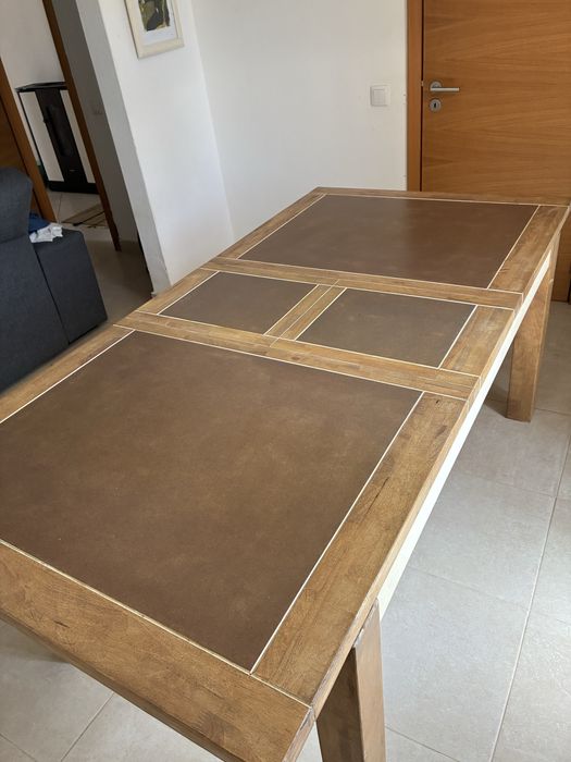 Mesa de  jantar de madeira maciça - Extensível