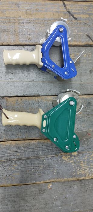 Dyspenser do taśmy klejącej. 2 sztuki. Normalny i szeroki.