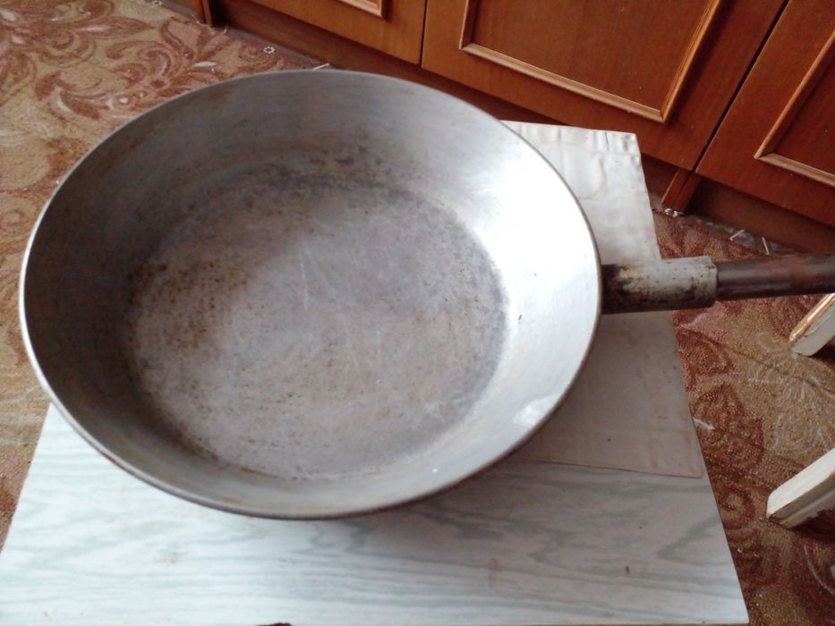Советская чугунная сковорода