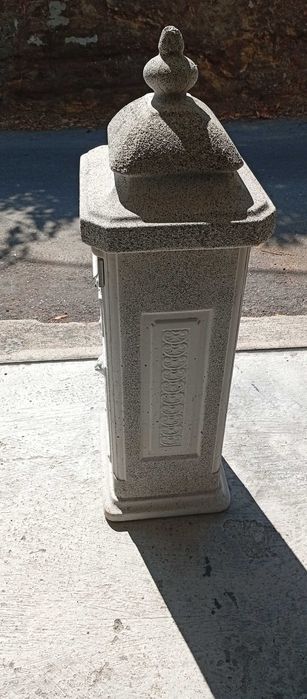 Caixa de correio em pedra