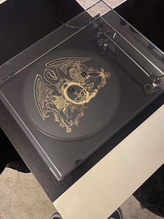 Gira discos Rega edição númerada dos Queen