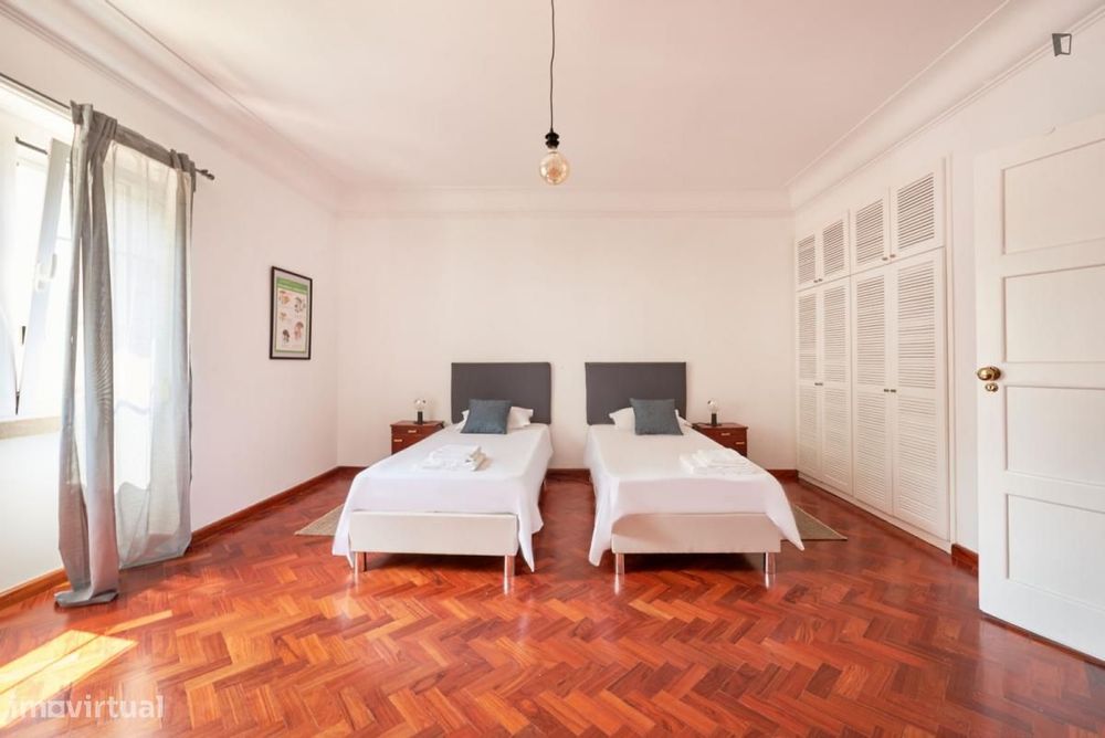 Quarto - localizado em São Sebastião Lisbon