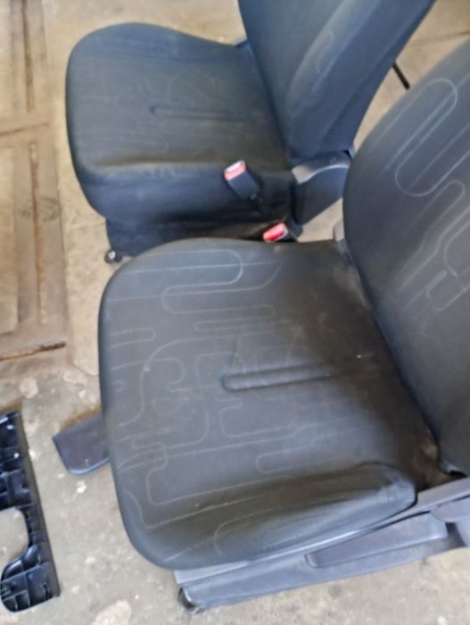 fotel fotele przednie yaris  3 tylna kanapa Yaris  3 pasy bezpieczeństwa deska konsola yaris 3 belka oś