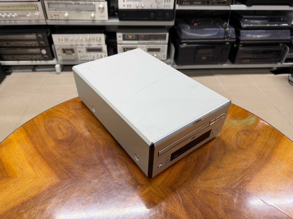 Odtwarzacz płyt CD/DVD Yamaha DVD-E810 Audio Room