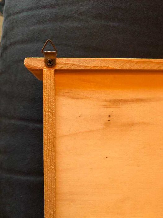 Pequeno chaveiro em madeira, como novo