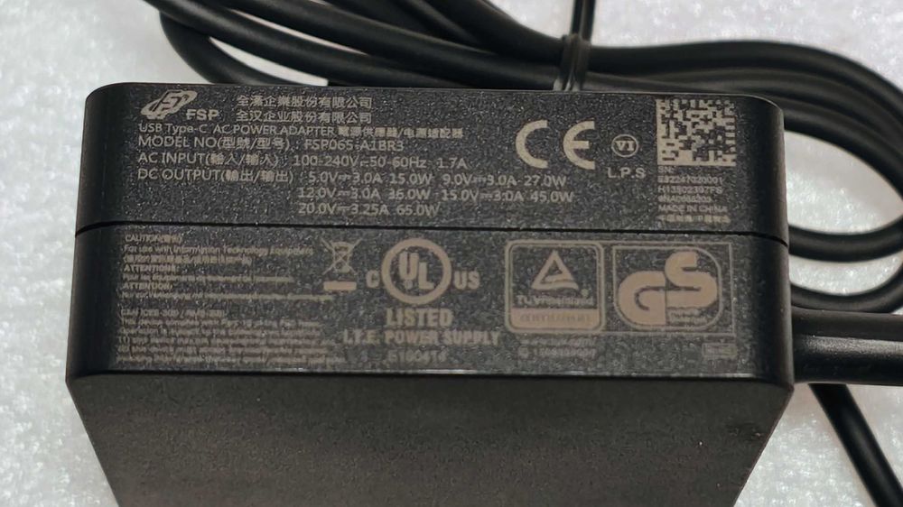 Zasilacz USB-C marki FSB + Kabel zasilający