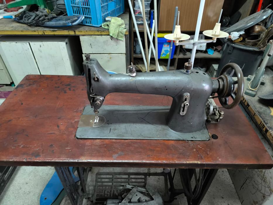 Máquina Singer com motor