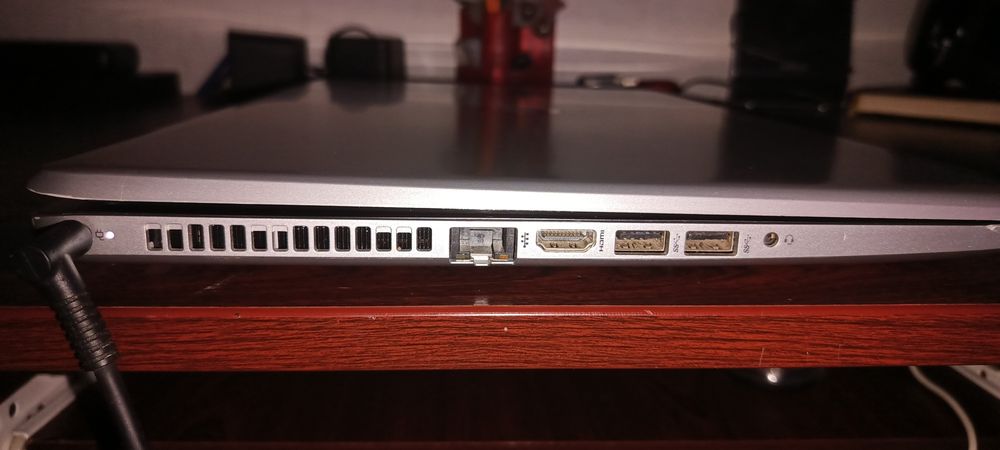 Ноутбук HP 17-bs. Intel Core і3-6006U. Відеокарта Radeon R5 M330 2 Gb. SSD 256 Gb. Екран  HD+