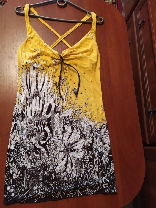 Сарафан - туника желтого цвета с принтом внизу
