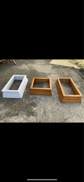 Obramowania nagrobne, krzyże, obudowy grobu