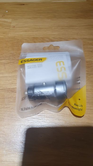 NOWA Ładowarka samochodowa ESSAGER - USB C + USB B