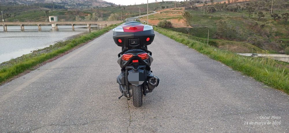 Vendo Moto Yamaha X-MAX 400 como nova . 12000 km