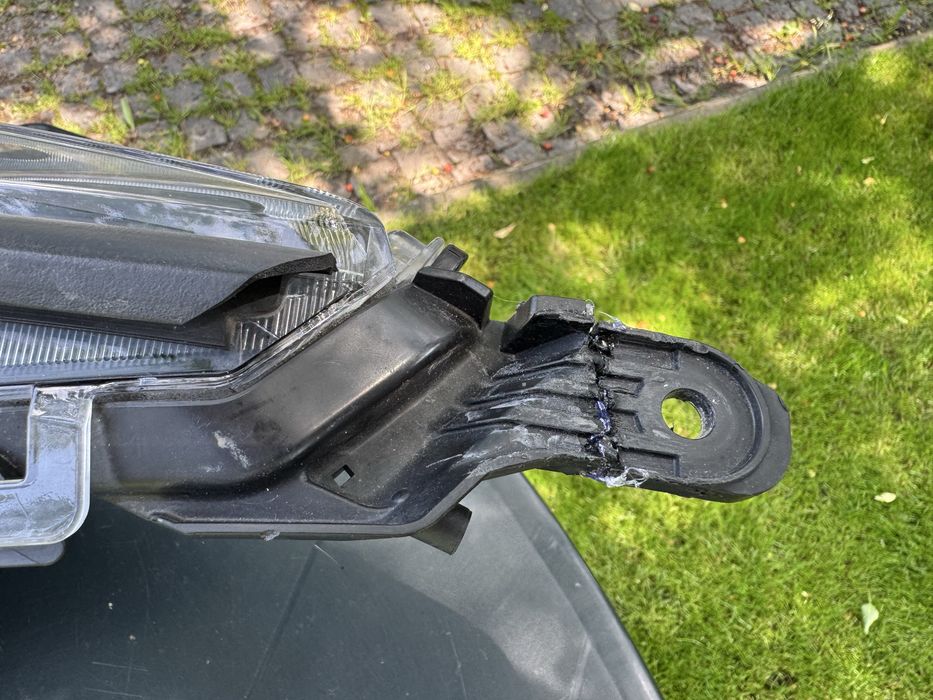 Фара Рав4 гибрид Европа 21 года