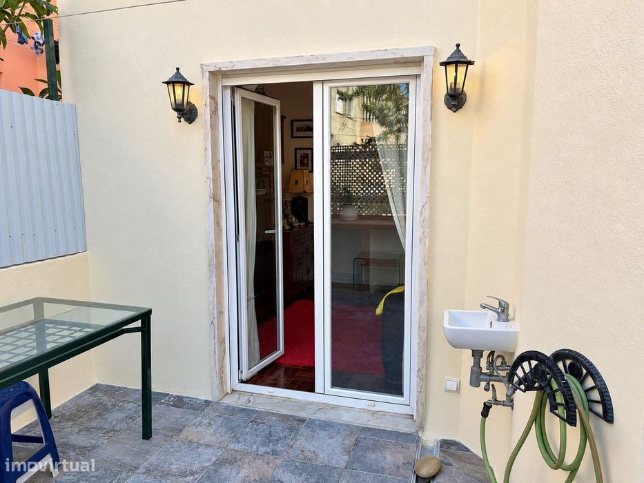 T2 com terraço perto comboio Amadora