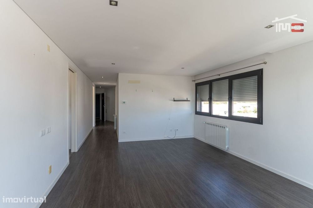 Apartamento T2 Com Cozinha Equipada  Como Novo Com Elevador E Garag...
