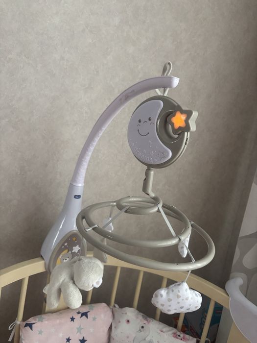 Продам мобиль на кроватку