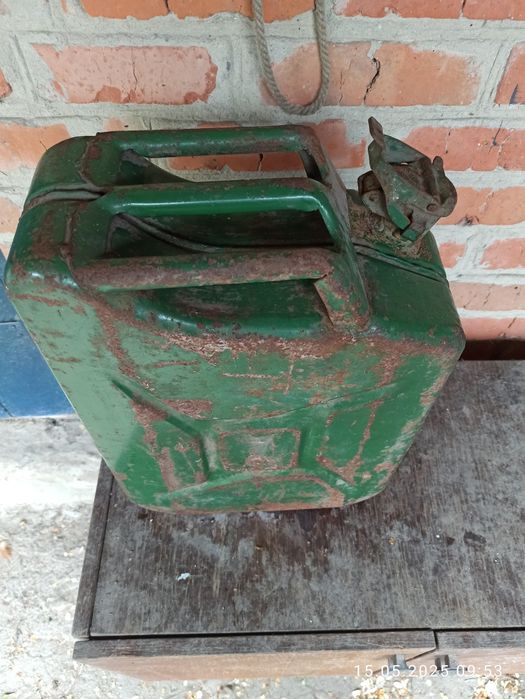 Продам  каністру