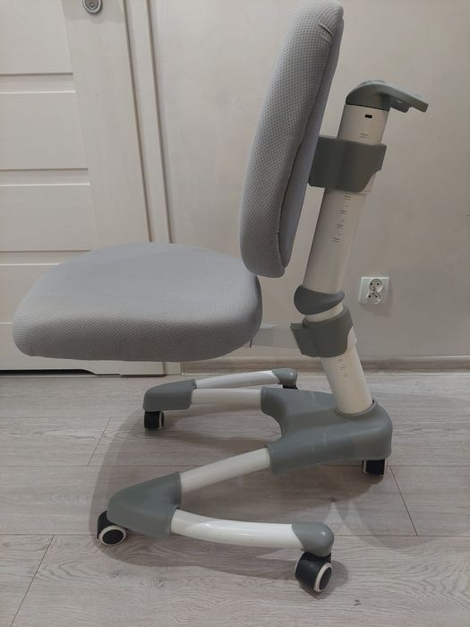 Krzesło dziecięce ergonomiczne do biurka