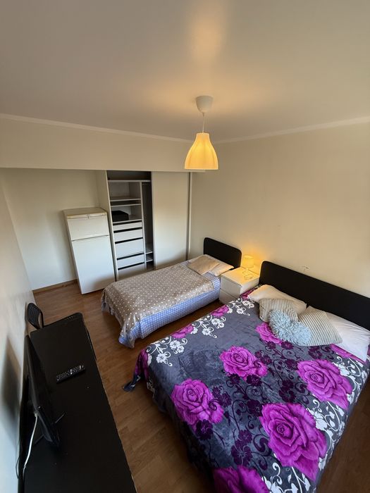 Quarto c frigorifico em Odivelas mobiliado 2 camas
