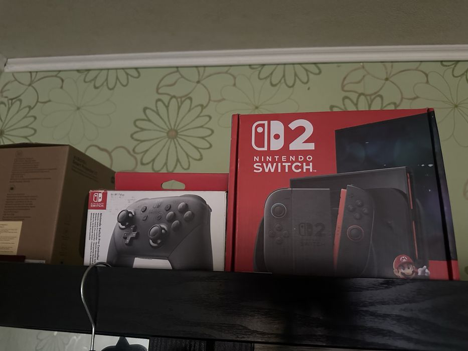 Nintendo Switch 2 + 512GB SD Express + Pro Controller + Spigen grips