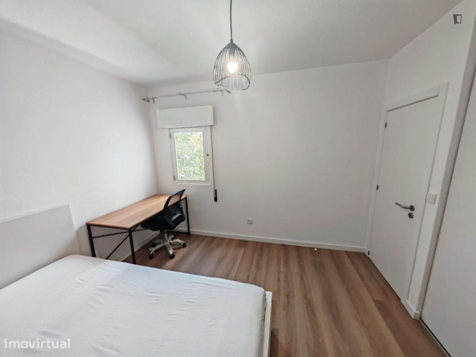 Quarto - localizado em Sé de Braga e São Lázaro Braga