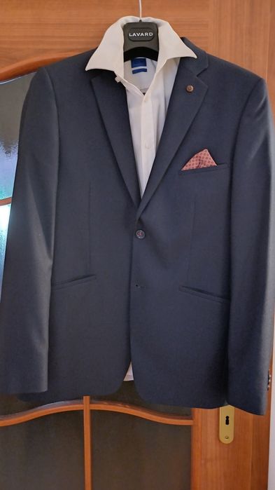 Garnitur męski dla szczupłego chłopca