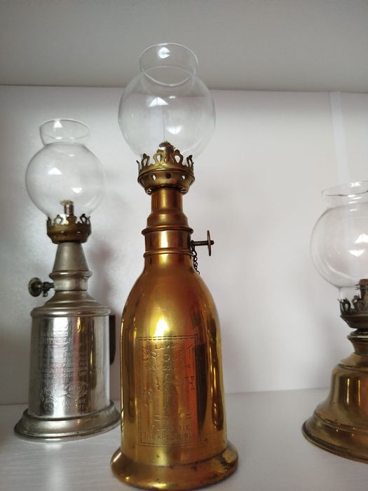 Старовинна лампа голуба