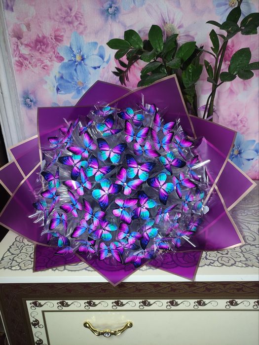 Букет з метеликів гарний подарунок на День Валентина та 8 березня