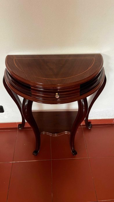 Consola de Entrada Clássica (Meia-Lua)