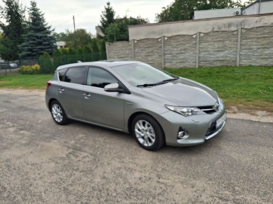 Toyota Auris Orginalny lakier nowe opony oraz serwis olejowy
