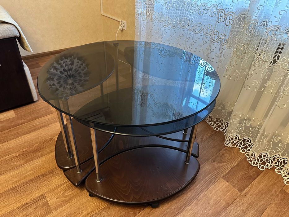 скляний стіл трансформер