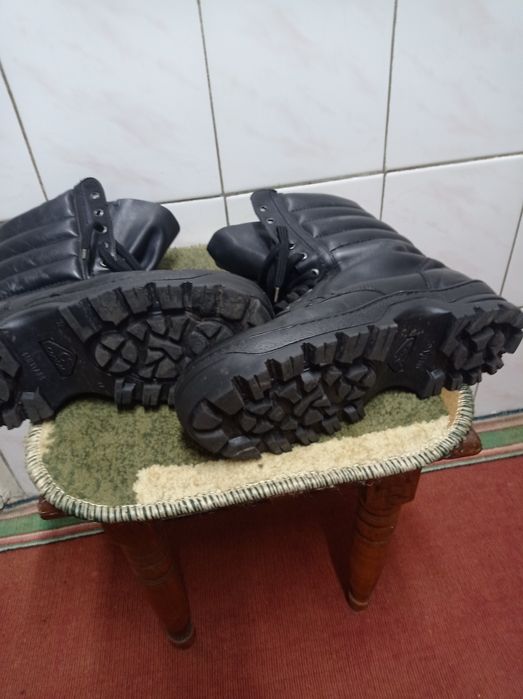 Продам берцы кожаные 42 размер