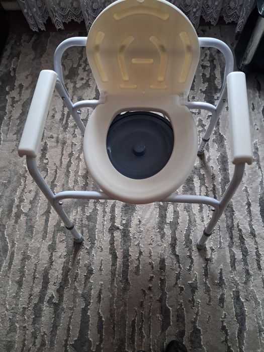 Стілець  туалет  новий