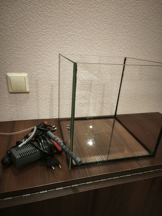 Продам акваріум 25×25 см
