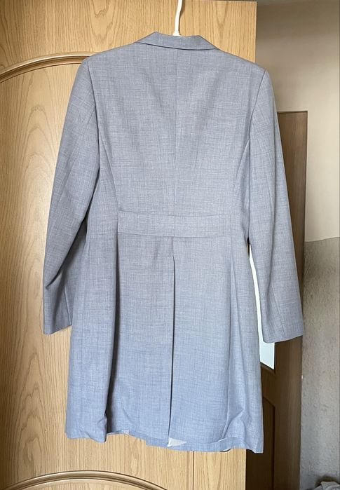 Garsonka ze spódniczką