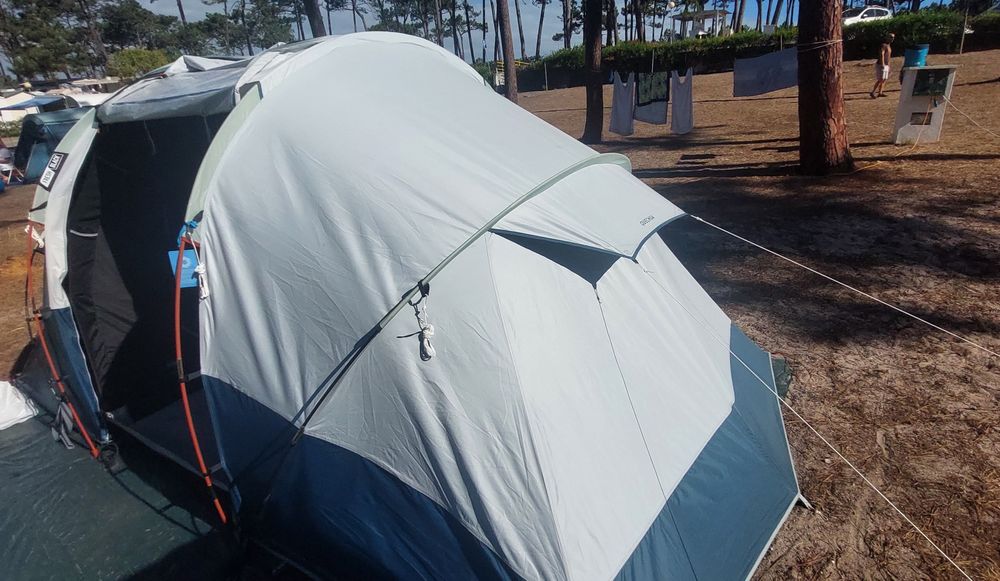 Tenda quechua apenas com três semanas uso
