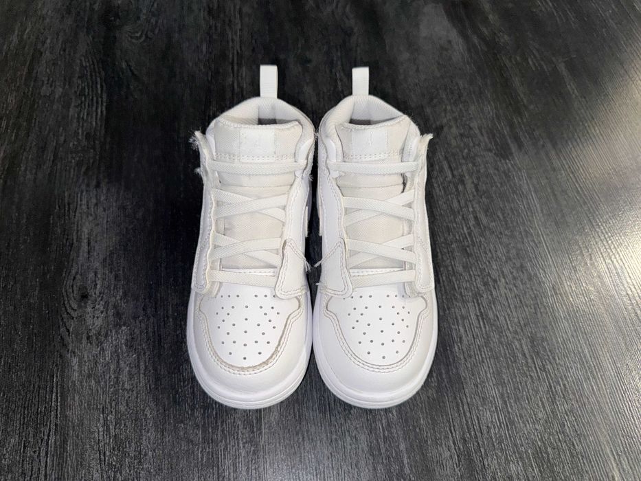 Шкіряні кросівки Nike Air Jordan 1 Mid, оригінал, р-р 27 уст 17 см