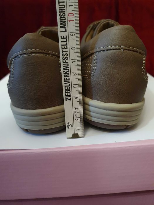 Новые женские кроссовки из натуральной кожи  FOOT FLEXX.