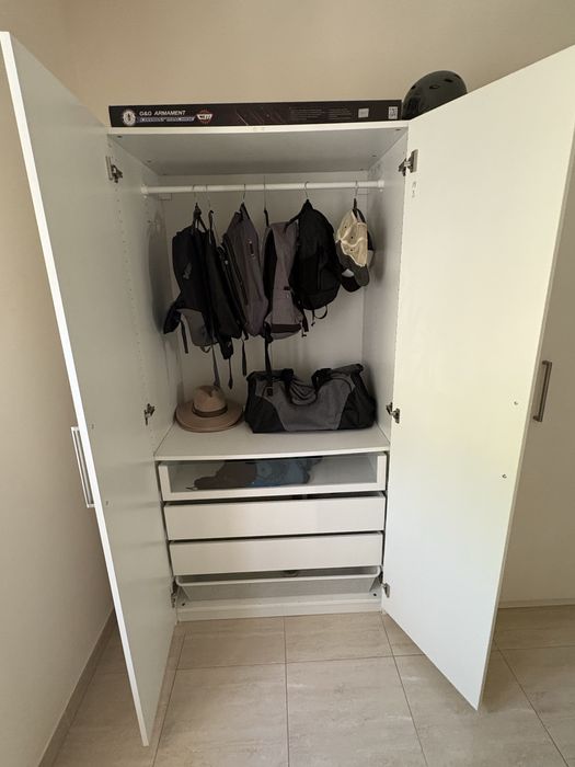 Roupeiro / Armario quarto, 3 modulos de 100x202x60 2 modulos com 3 gavetas + 1 sapateira + cabideiro, 1 modulo com arrumador calcas + cabideiro