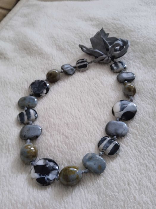 korale  w tygrysie paski