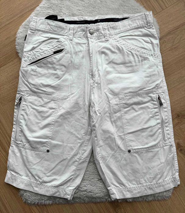 Westbury białe spodenki szorty cargo r. 50 L