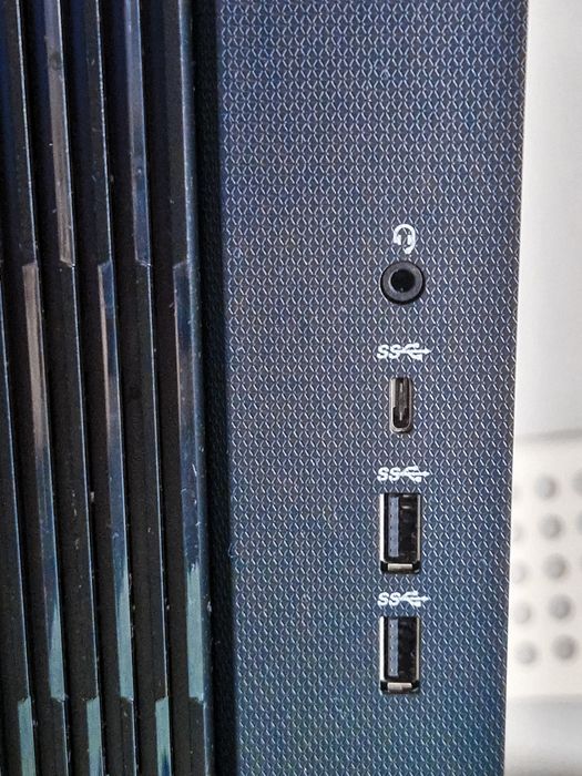 *NOVO* Gaming LENOVO LOQ 17IRB8-318 (i7 RTX 4060 16GB RAM- 512GB SSD)