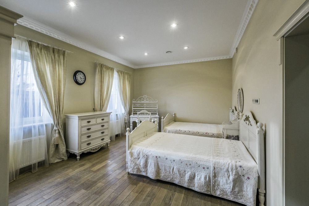 Будинок з басейном Білогородка