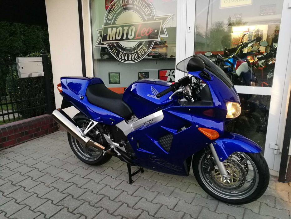 Honda VFR 800 FI Tylko 006800 km !!!  Stan Kolekcjonerski !   NOWA !