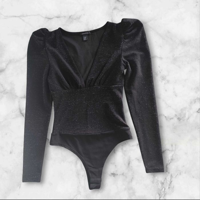 Czarne body amisu XS z srebrną nitką eleganckie