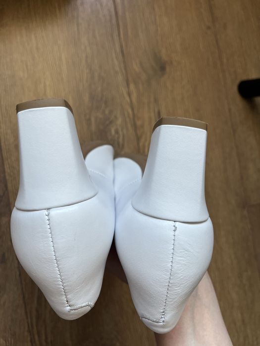 Святкові білі туфлі