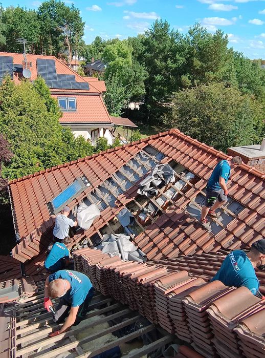 Naprawy dachów po kunach / kuna na dachu/Izolacje pianą PUR i celulozą