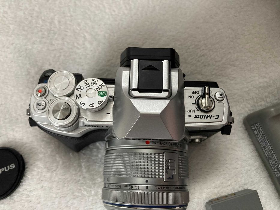 Olympus OM-D E-M10 Mark III + Olympus M.ZUIKO DIGITAL 14-42 mm